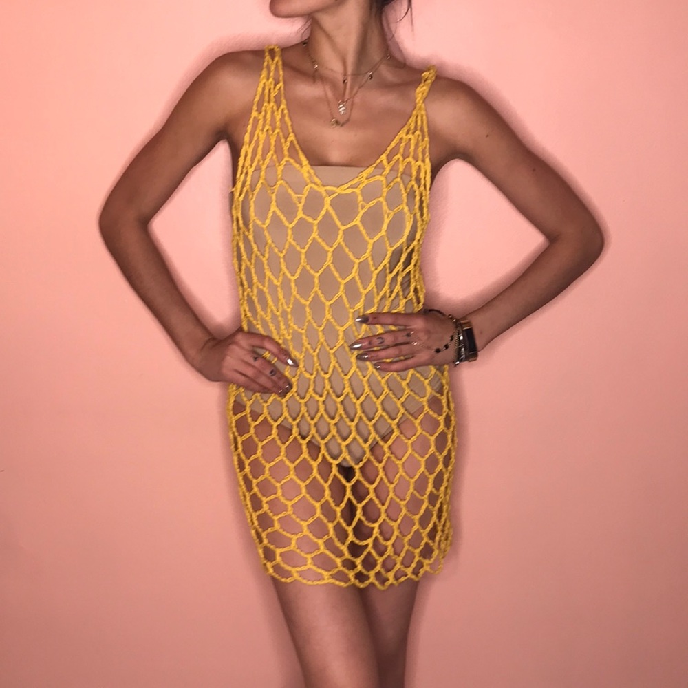 ❌ SOLD ❌ yellow crochet swim cover up - Picture 2 of 4